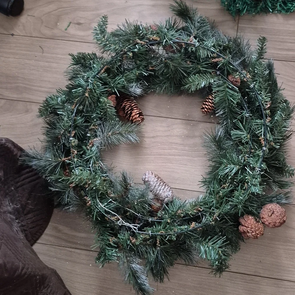 Frosted Pinecone Holiday Wreath 20